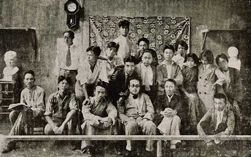 ​1932年上海美专20周年校庆绘画研究所师生合影