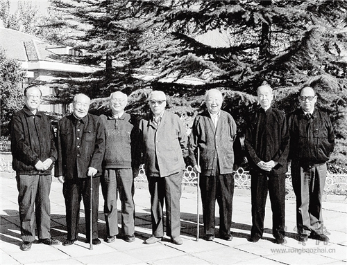 1983年，国家文物局七人鉴定组合影