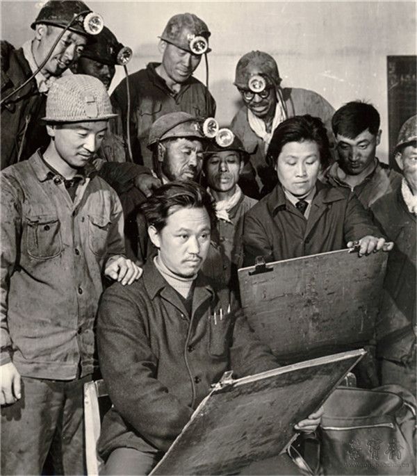 1980年,周思聪与卢沉在辽源煤矿写生