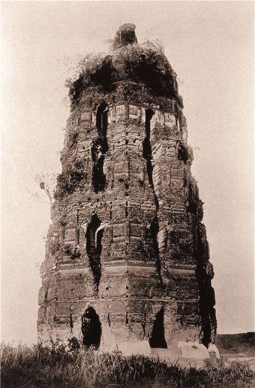 1924年9月25日雷峰塔倒塌前的雷峰塔