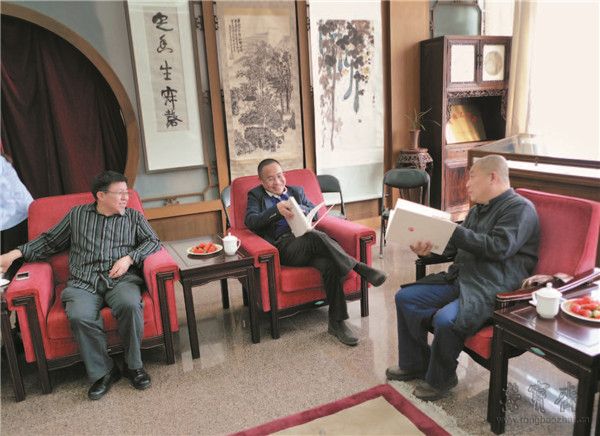 从右至左:王登科先生 朱培尔先生 徐鼎一先生