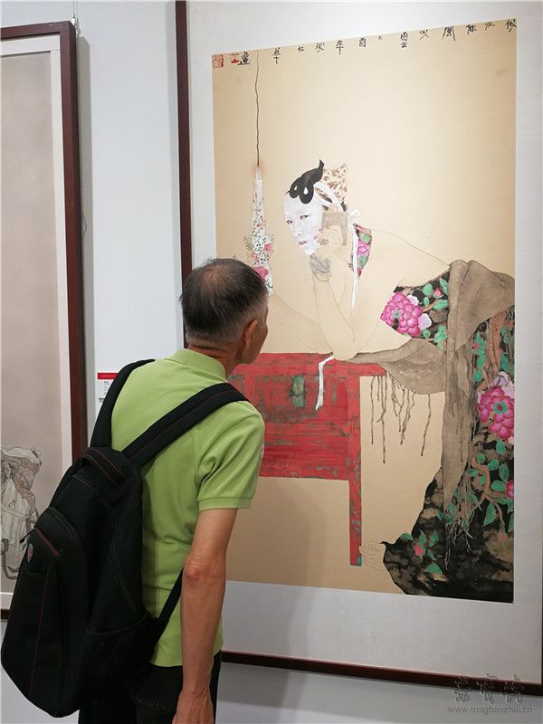 香港艺术爱好者欣赏作品