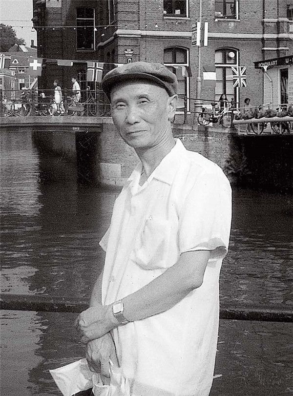 罗尔纯像