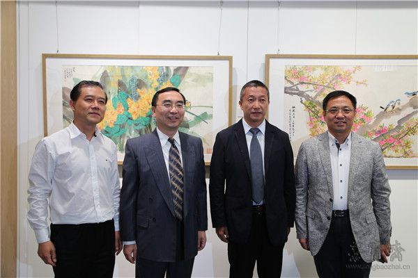 何百明先生、邓晓贤先生、朱挺先生、周伯林先生合影留念