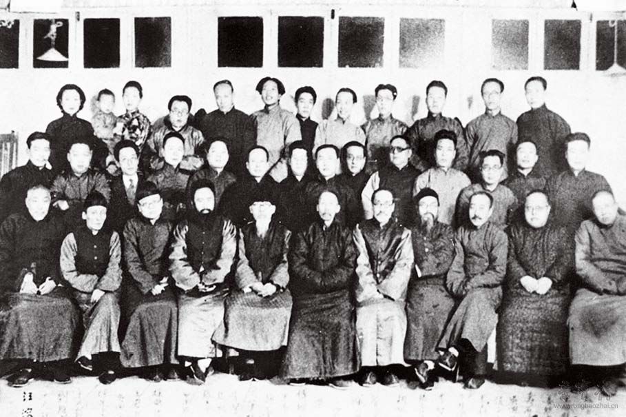 20世纪30年代，赵望云（后排左六）与张大千（前排左四）、于非闇、张恨水