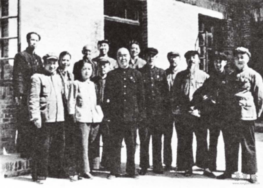 20世纪50年代，赵望云（后排左一）与汪锋（前排左一）、常黎夫等合影