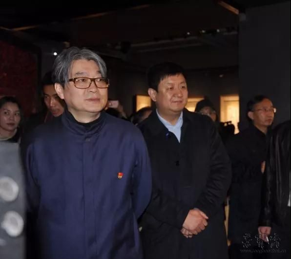 荣宝斋常务副总经理、党委副书记范存刚先生在展览现场