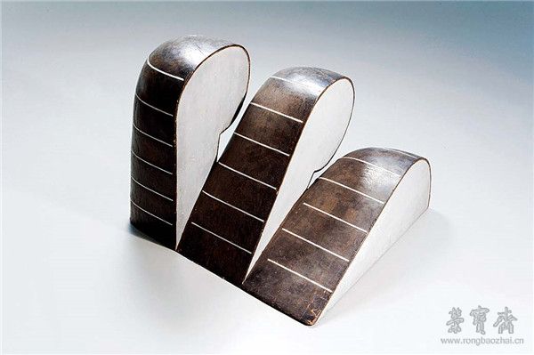 瓦尔达斯·乌班纳维切斯 树叶 木材、金属 86cm×82cm 1986立陶宛国家美术馆收藏
