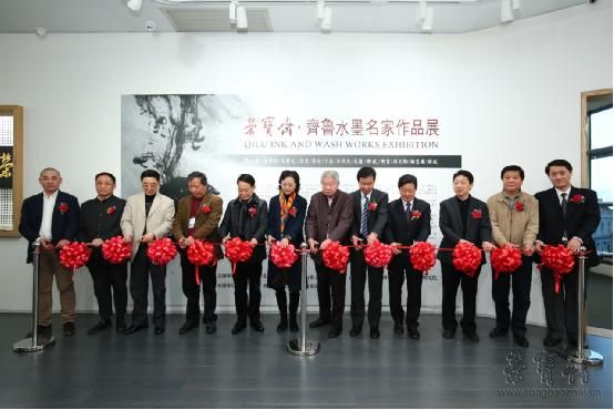 剪彩嘉宾(左起):张宜、周伯林、冉多文、梁文博、萧晖荣、吴静怡、蔡澜、江正银、王次忠、张春生、梁维国、姜磊