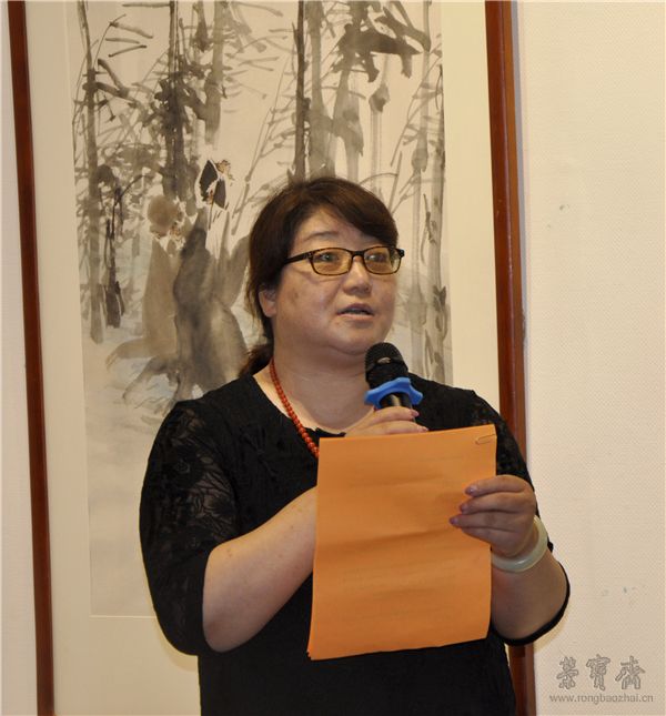 10院长助理、综合办公室主任樊怡女士主持典礼