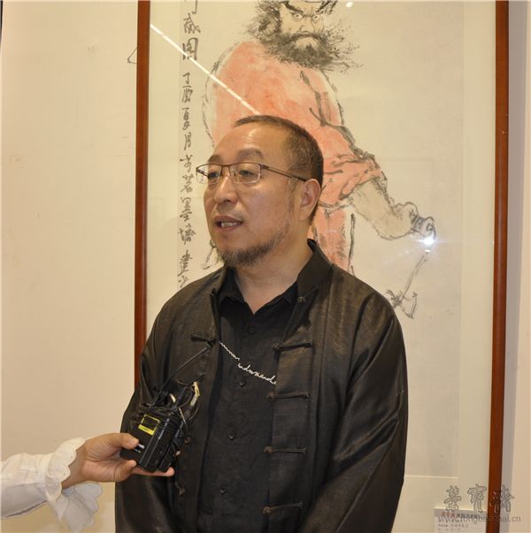 导师梁建平先生接受媒体采访