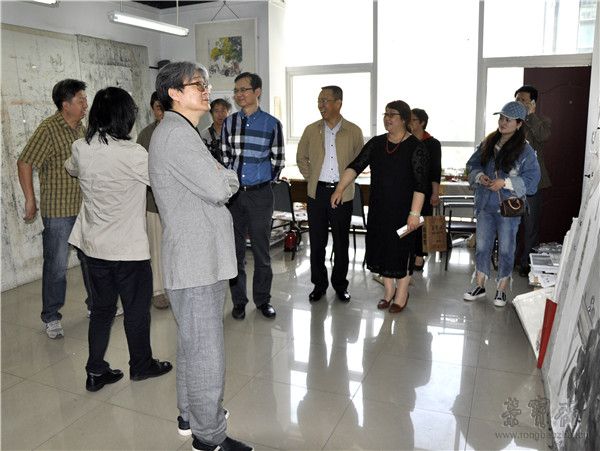 荣宝斋领导班子成员参观马海方人物画工作室