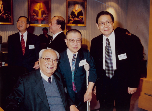 前排:费孝通,许倬云,金耀基 后排:李沛良,梁少光 于香港大学祖尧堂