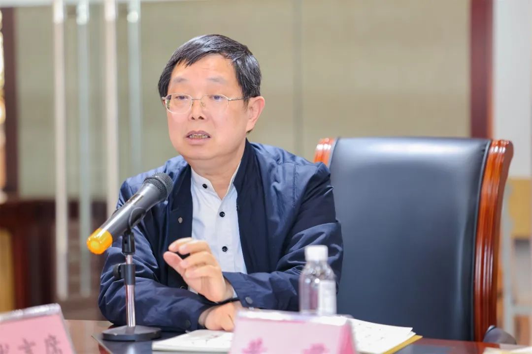 黄君