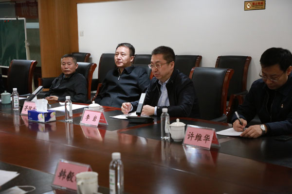左起：赵东、茅院生、李岩、许维华