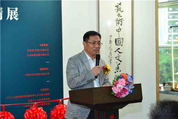 荣宝斋（香港）有限公司总经理周伯林主持开幕式