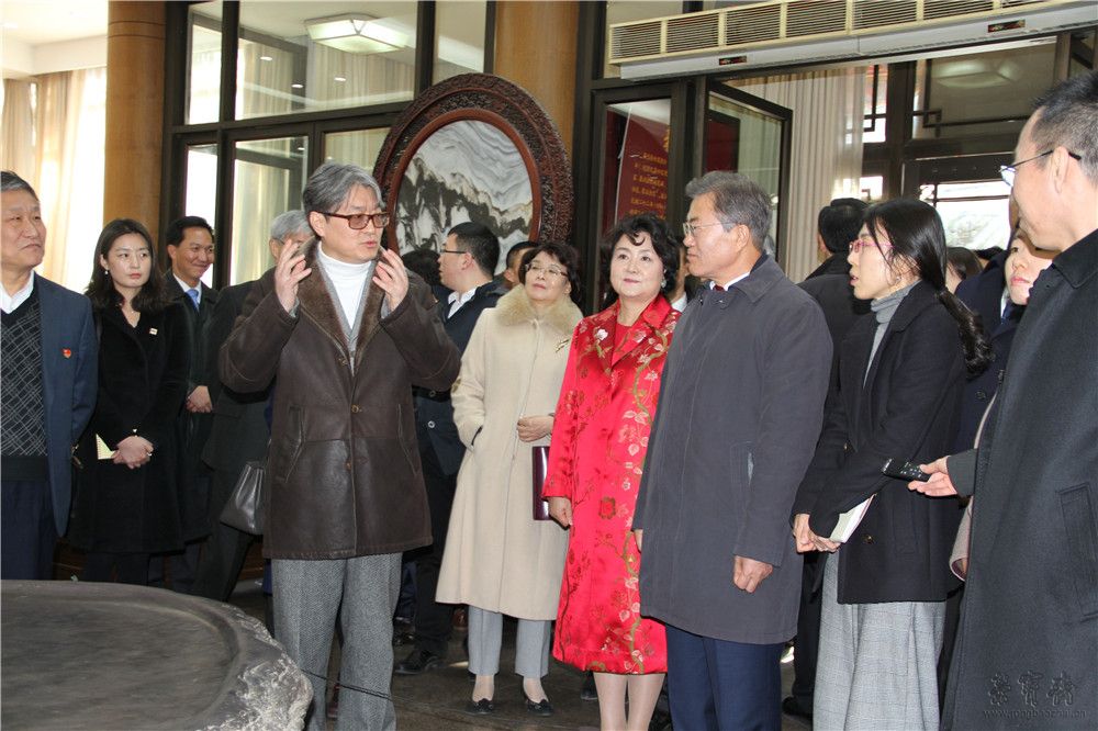 韩国总统文在寅参观荣宝斋文房用品部