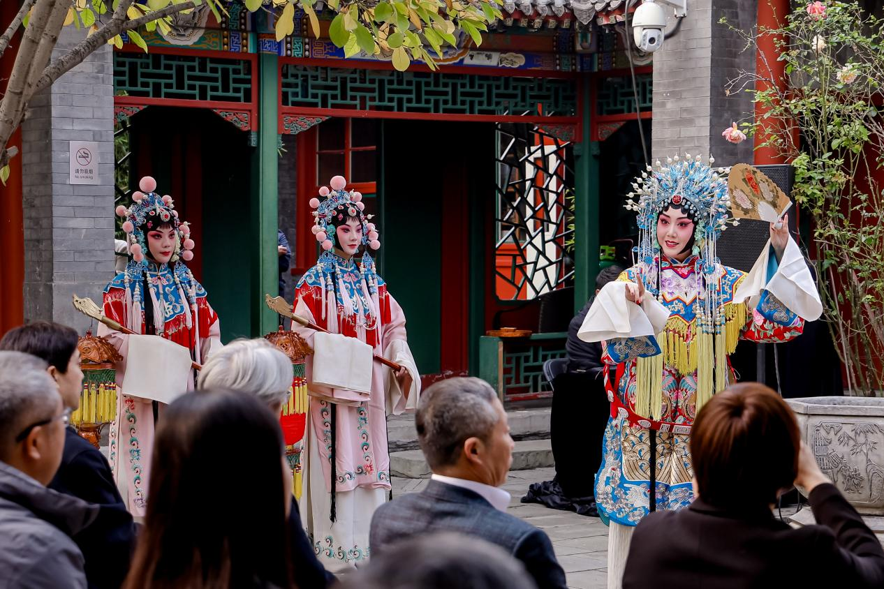 北京京剧院现场演出为京剧《贵妃醉酒》