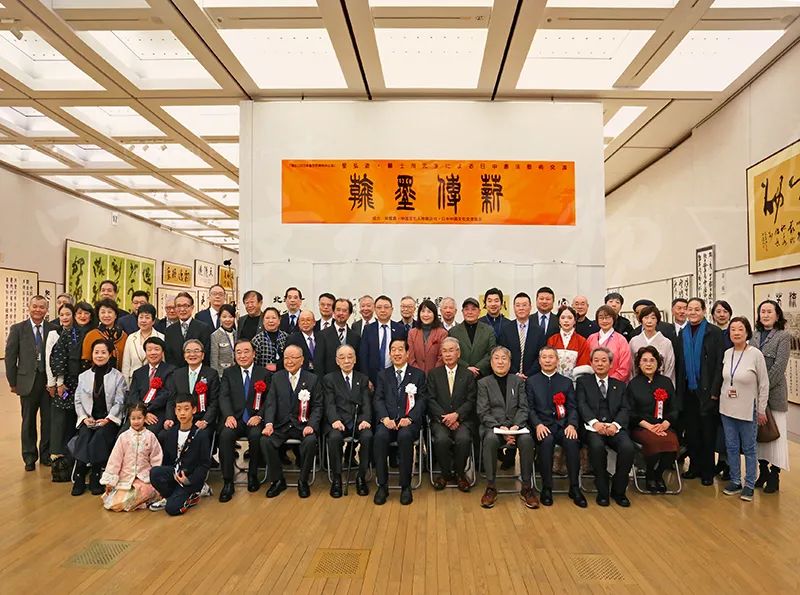 出席开幕式的领导以及来自中日两国的艺术家和社会各界人士