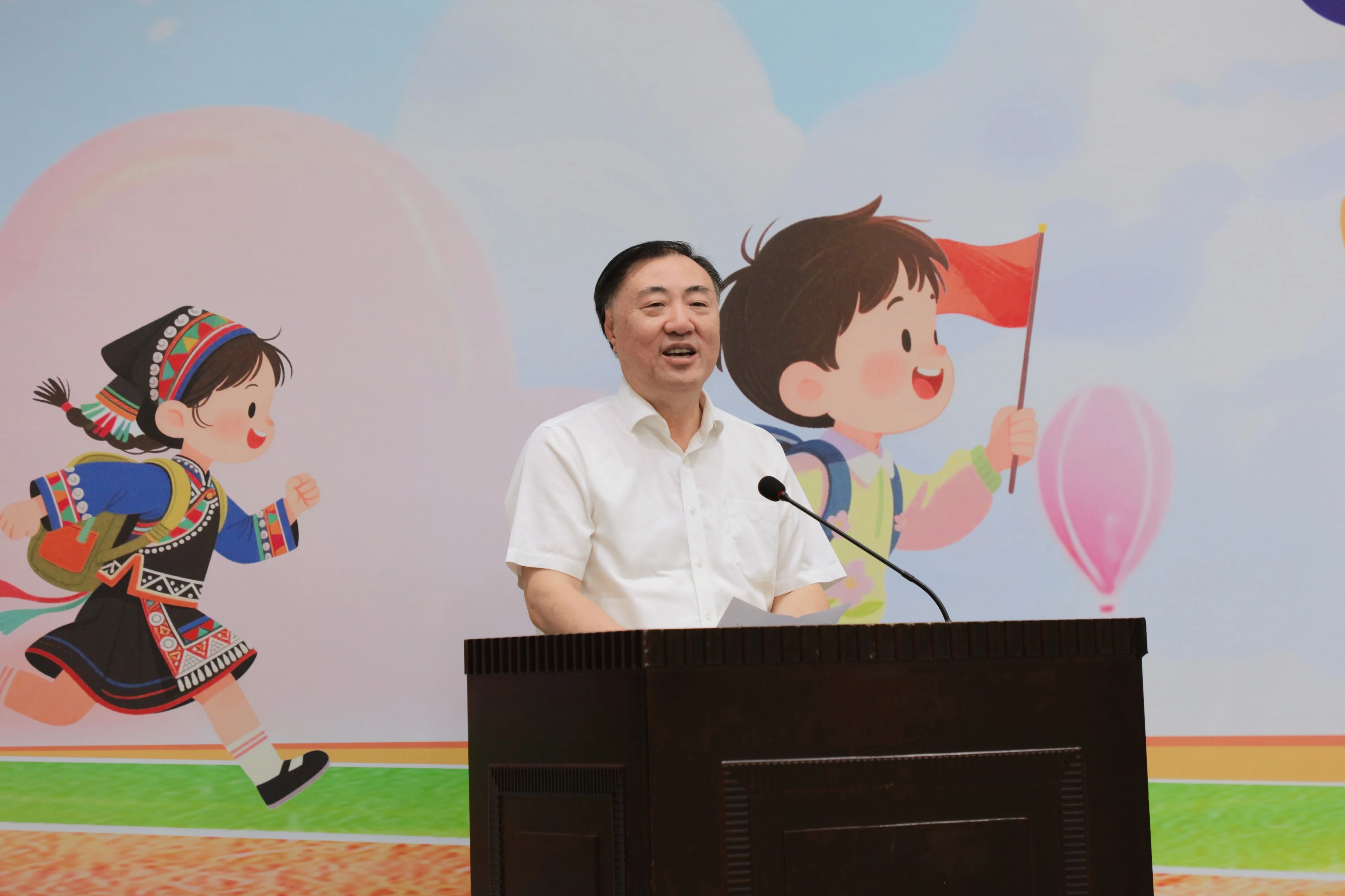 全总副主席、书记处书记、党组成员杨宇栋